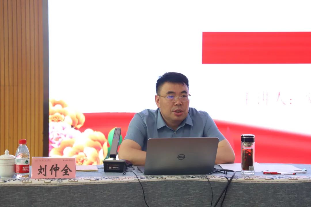 刘校讲党课2.jpg