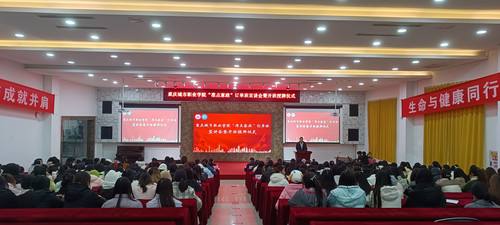 公司举行“准点家政”订单班开班授牌仪式.jpg