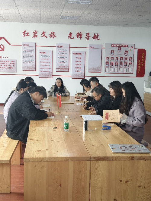 微信图片_20251127111318_219_296~1.jpg